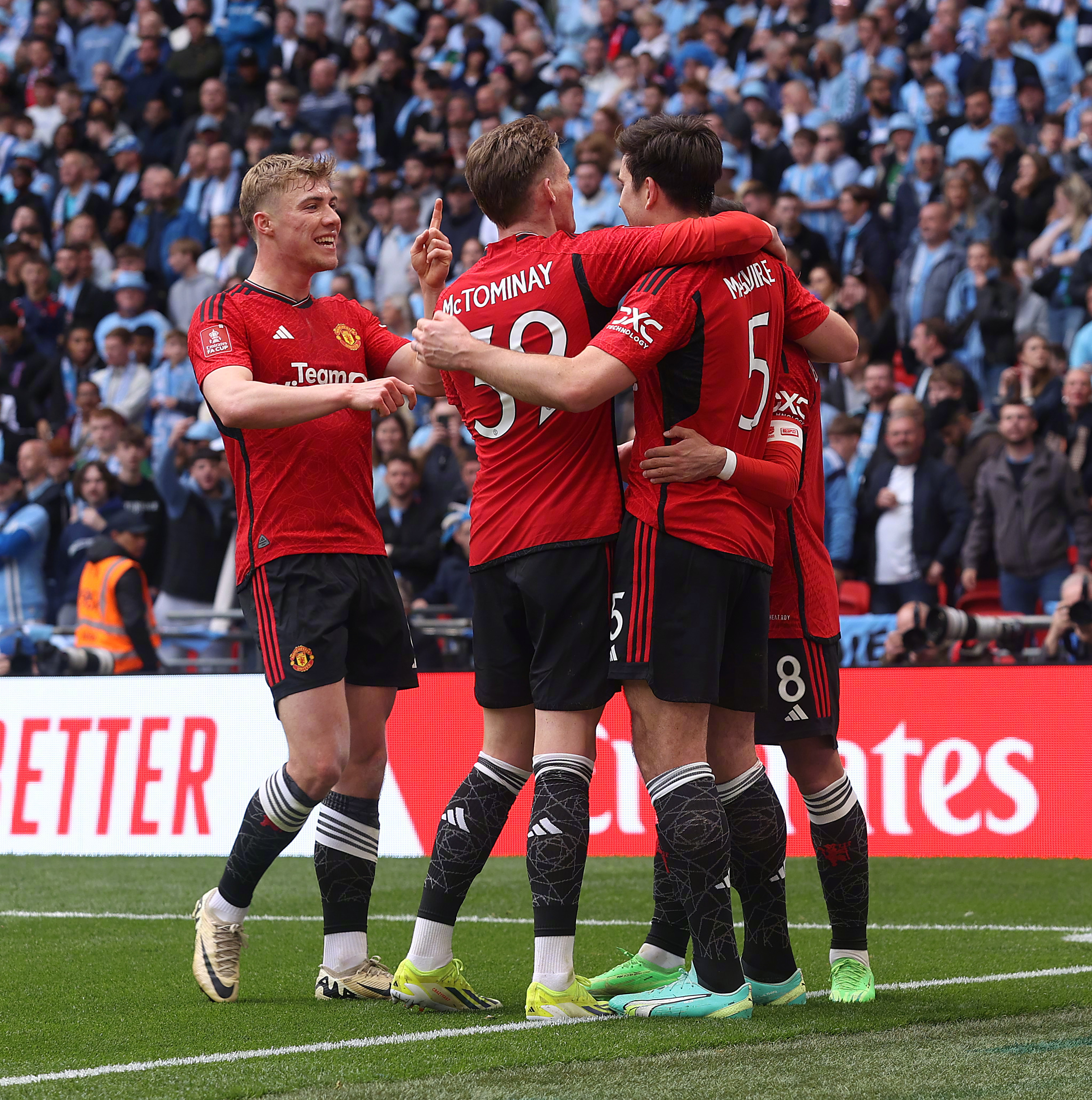 狼队在最新的英格兰足球联赛中收获胜利(英格兰 狼队) 狼队在最新的英格兰足球联赛中收获胜利(英格兰 狼队)